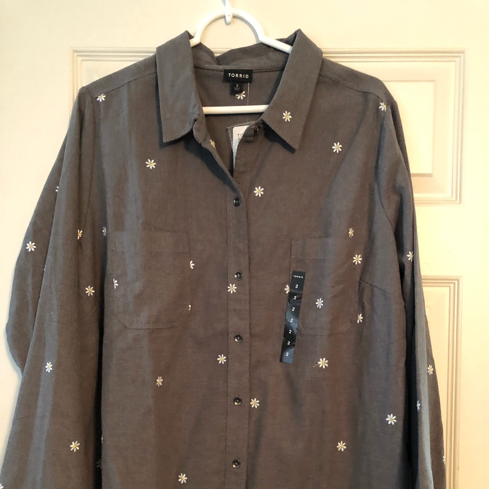 Torrid daisy shirt size 2 NWT